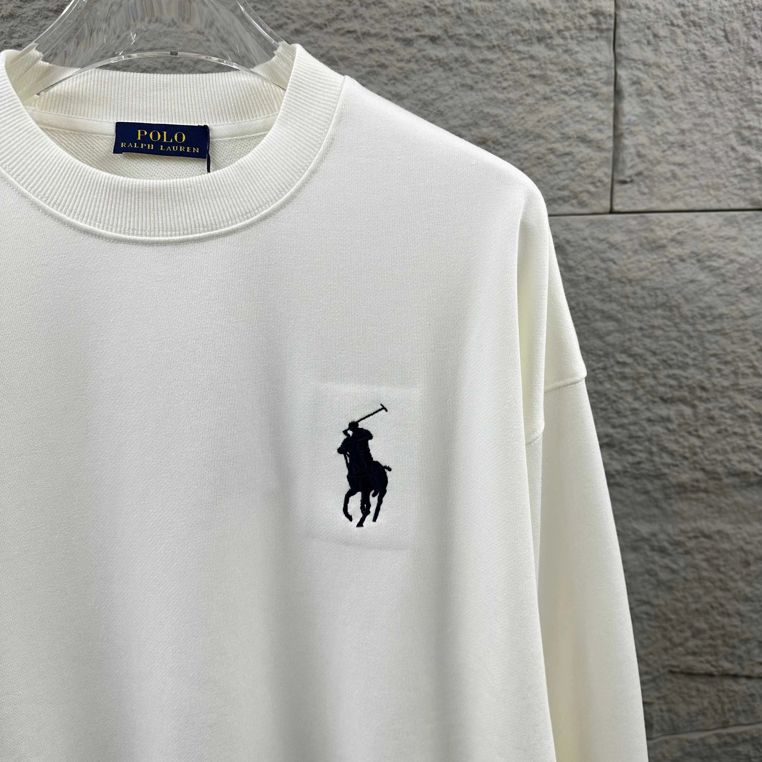 P210 Polo* Ralph Lauren 2025 Autumn and Winter new round neck sweatshirt Classic simple embroidery Customized terry fabric Long sleeves Unisex Color: Black White Size: S (90-130 pounds) M (120-150 pounds) L (140-165 pounds) XL (160-180 pounds) XXL (180-210 pounds)